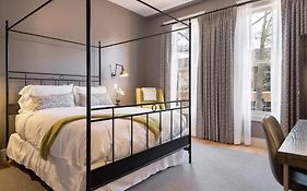 Townsman Hotel: Poe